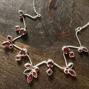 Gorgeous garnet and sterling silver necklace, EUC